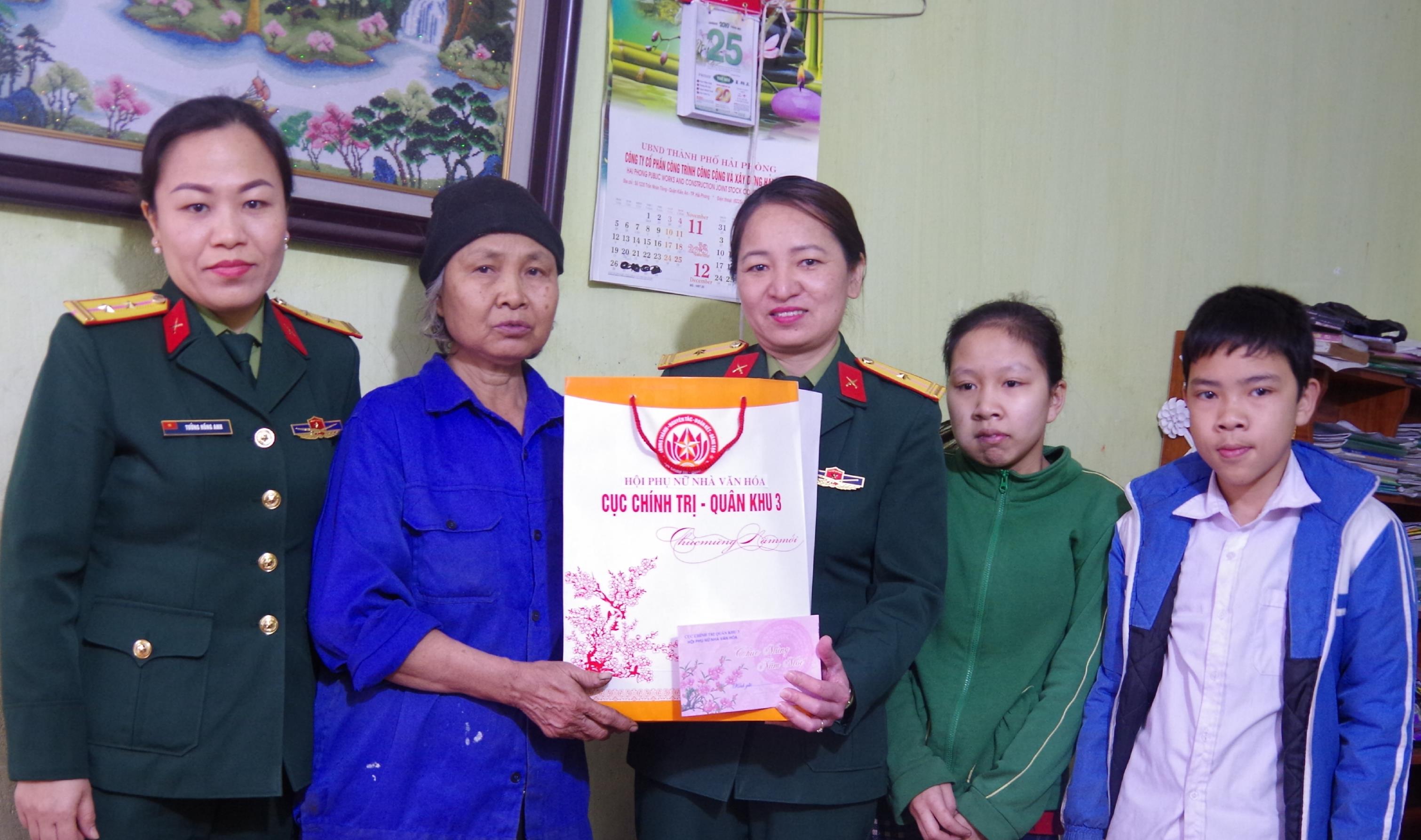 “Nuôi lợn đất tiết kiệm” làm việc thiện